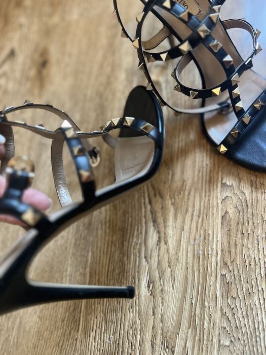 Sandale negre valentino marimea 38 stare foarte buna