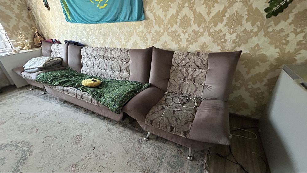 Продается диван.