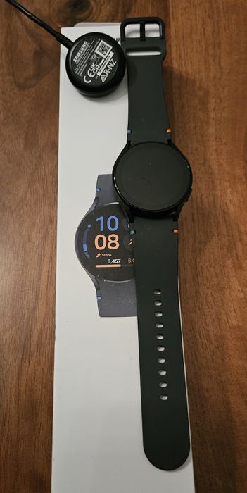 Смарт часовник samsung galaxy FE 40mm