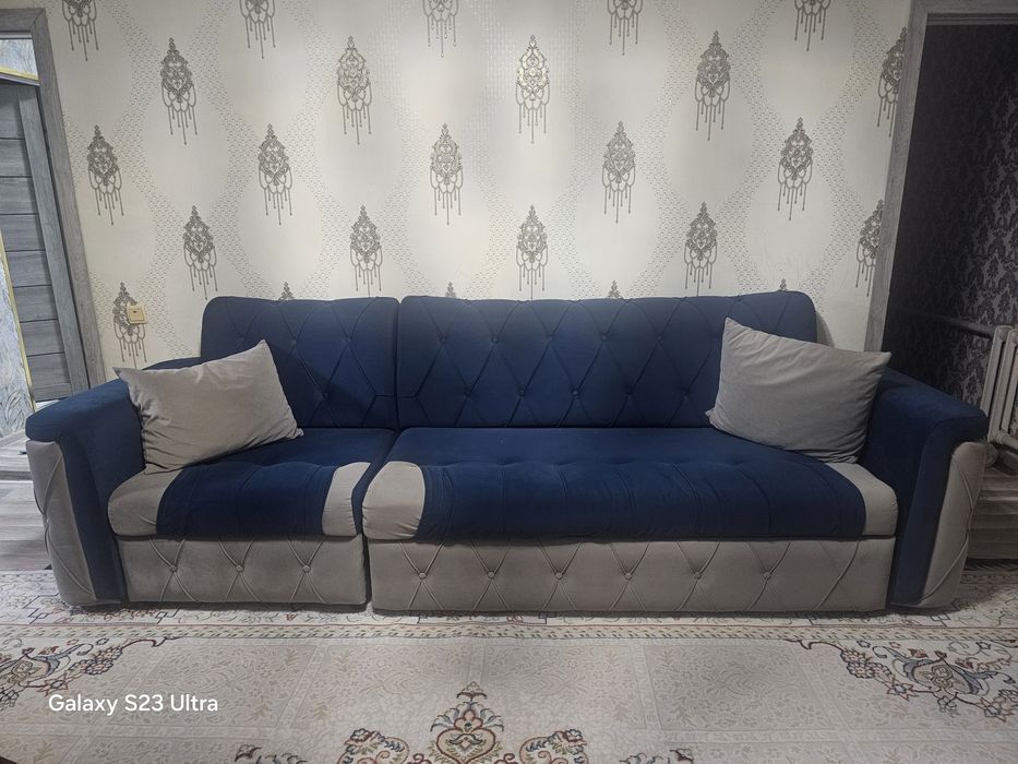 Продам диван синего цвета