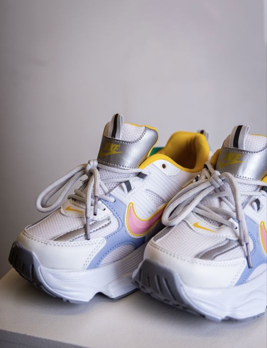 Нови дамски маратонки Nike
