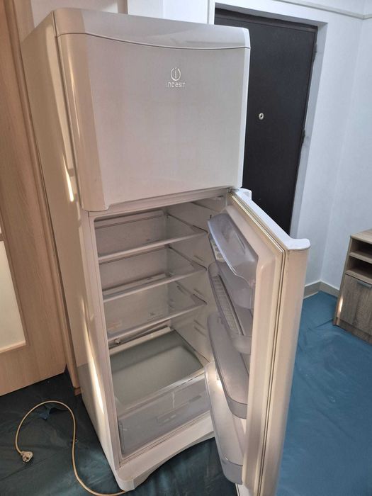 Vand fridiger Indesit in stare buna