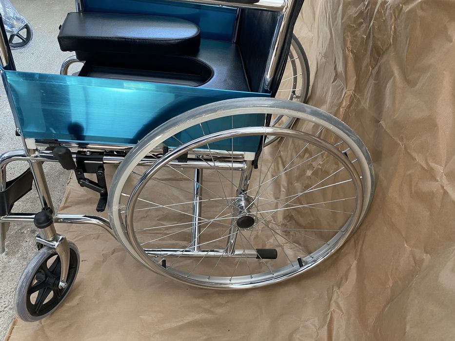 Fotoliu rulant/ carucior/ scaun cu rotile ortopedic cu olita