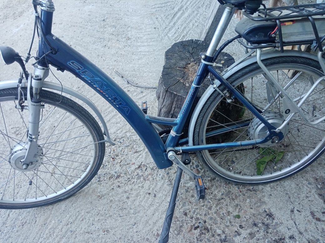 Vând bicicleta electrică.