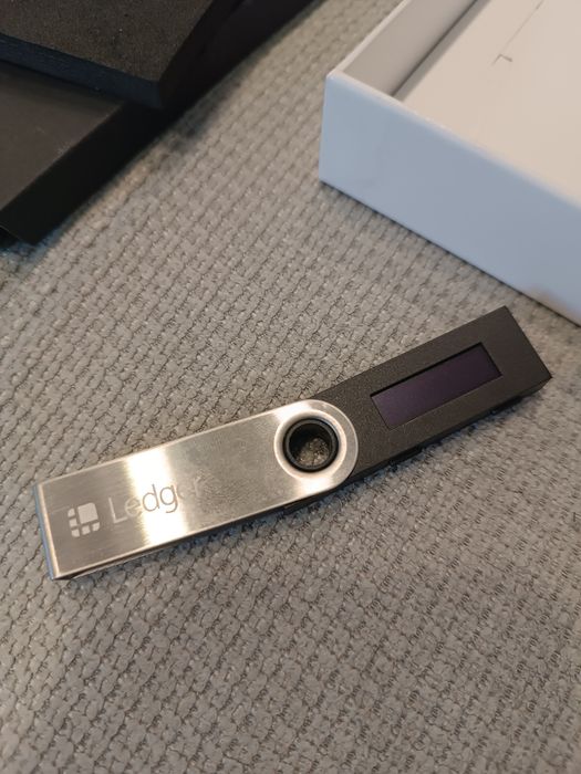 Vând Ledger Nano S + Ledger Nano X – Portofele hardware pentru criptom