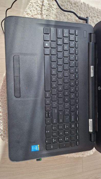 Laptop HP 250 G4 i3