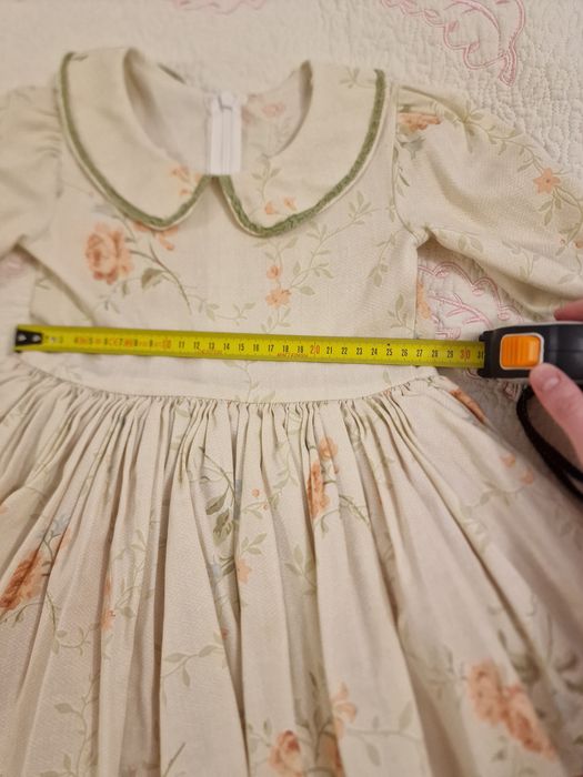 Rochita model unicat, lucrata manual marimea 104 (3 - 4 ani)