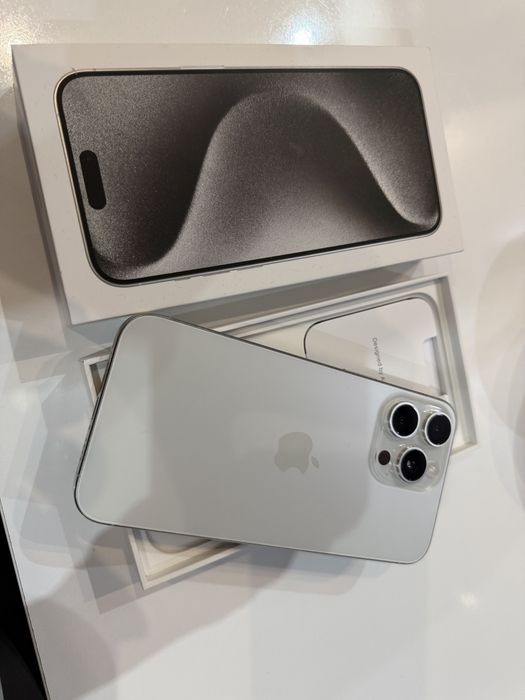 Iphone 15 pro max 256GB бял