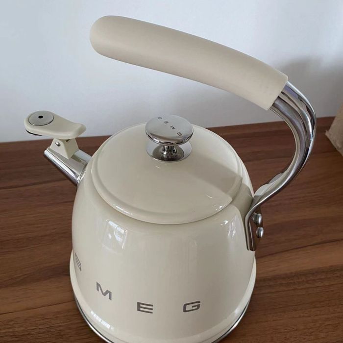 Продам чайник Smeg