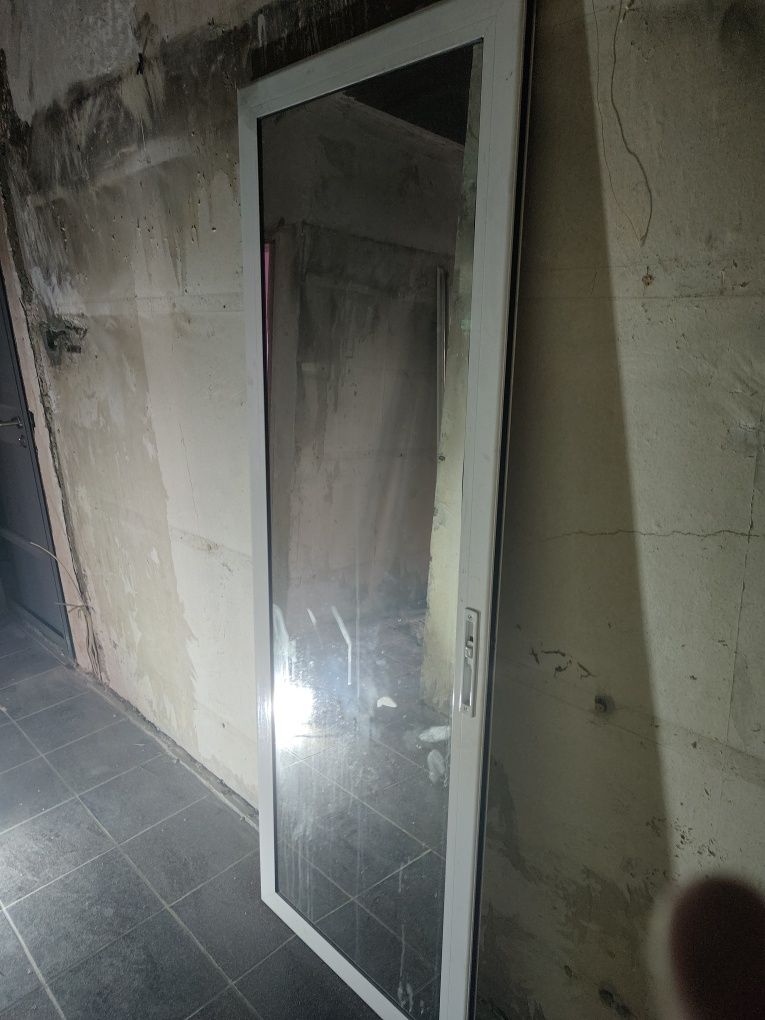 Плъзгаща врата с огледало