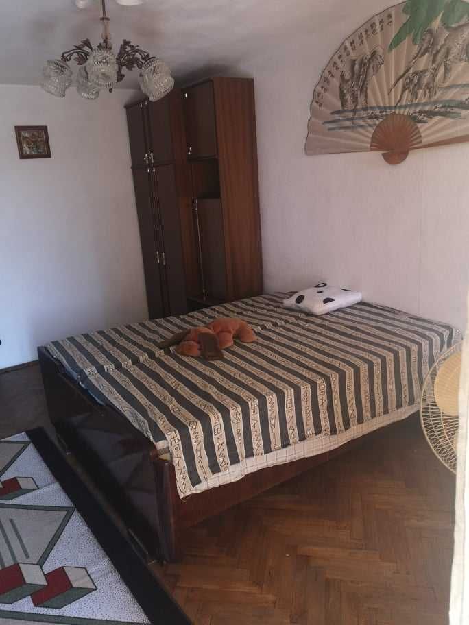 Дава се под наем Двустаен апартамент в Бургас, Славейков - 64 кв.м за 175 € - Снимка #1