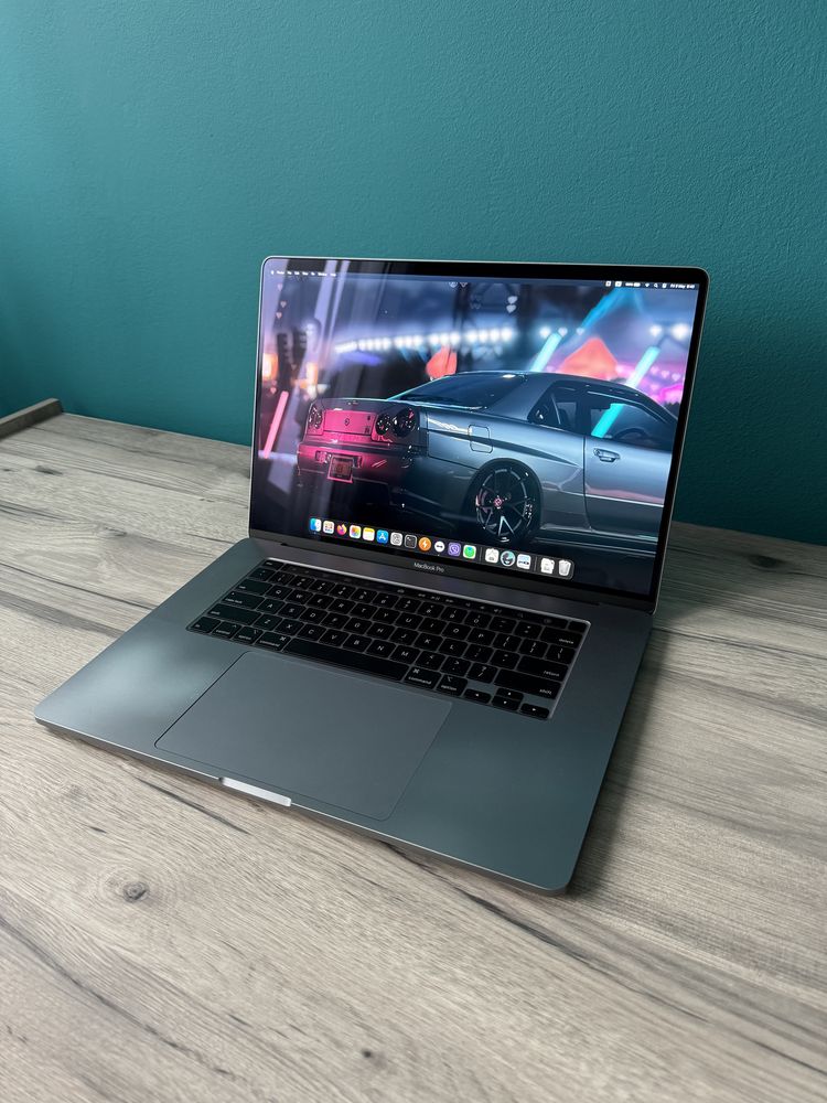 Macbook pro 16” 2019 i9, 64 gb ram, 1tb ssd