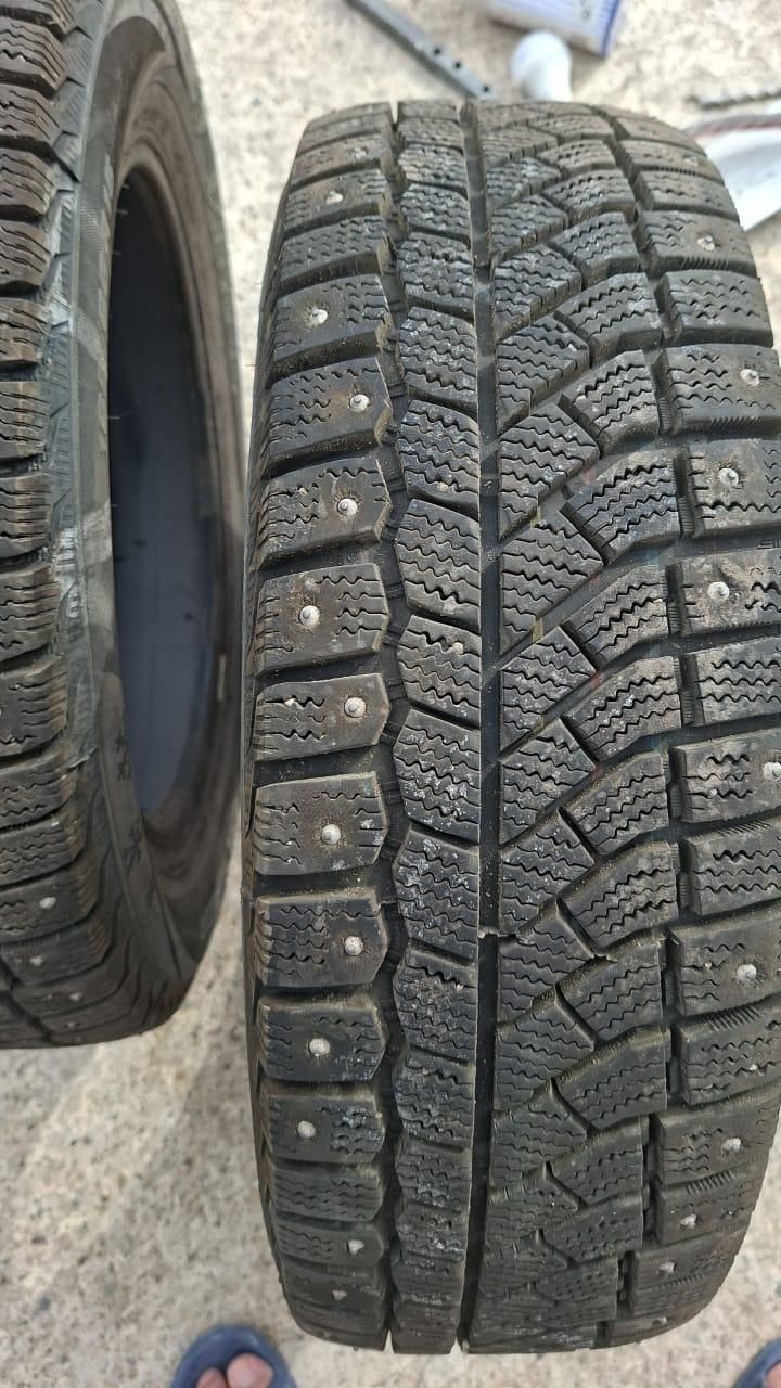 Продам шипованные шины