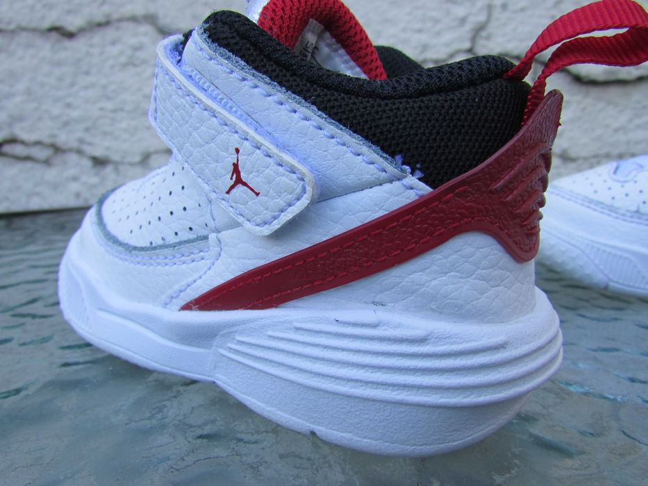 Детски маратонки Nike Jordan Max Aura 5