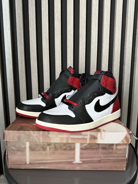 Jordan 1 high retro black toe