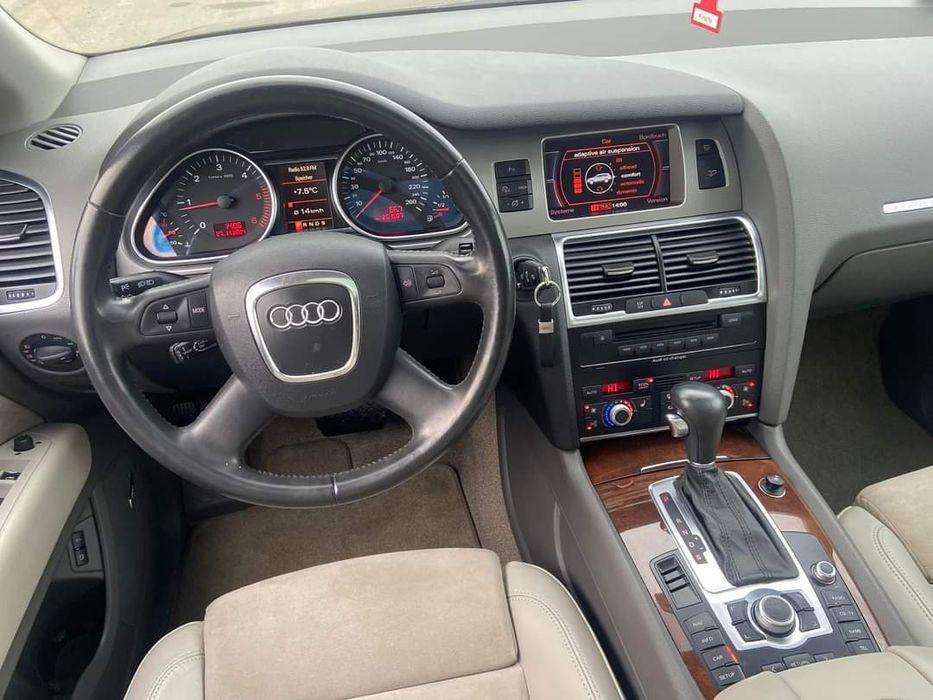 AUDI Q7 3.0tdi / 7locuri /panoramic/4x4/BOSE