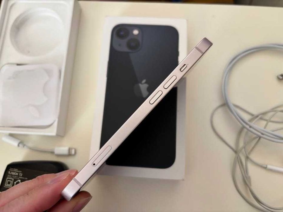iphone 13 128gb. оригинални кабели, слушалки, преходник, зарядно