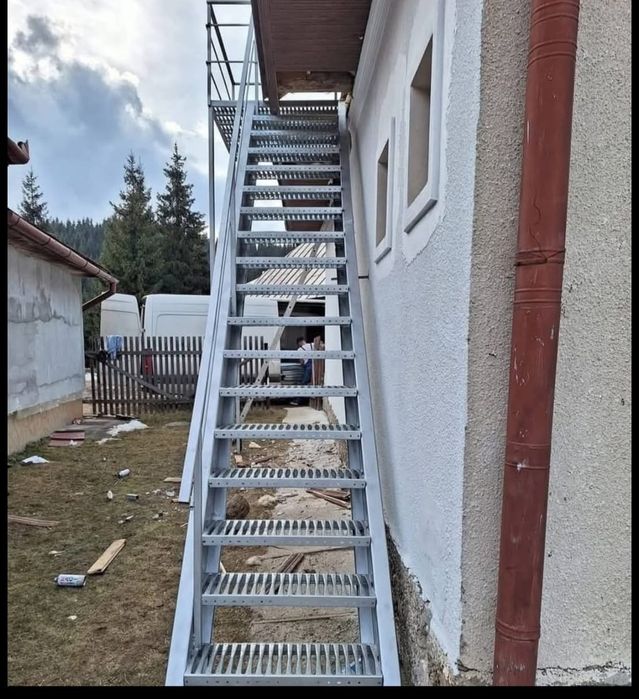 Vând scarii metalice zincate exterioare și pentru incendii , platforme
