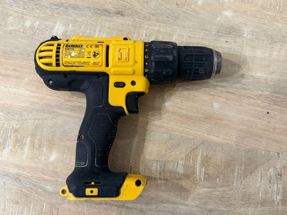 Masina de gaurit si insurubat DeWalt, DCD776