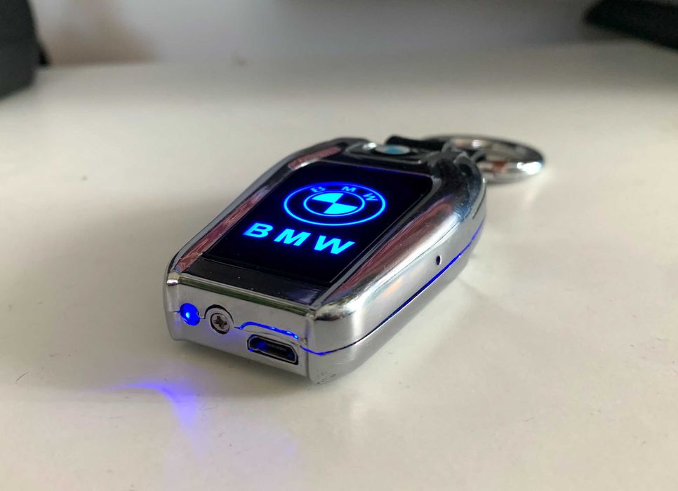 Brichetă electronică BMW cu logo iluminat LED și breloc USB