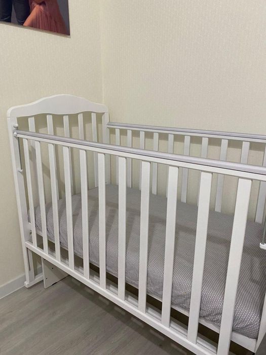 Продаи детскую кровать с матрасом и бортиками