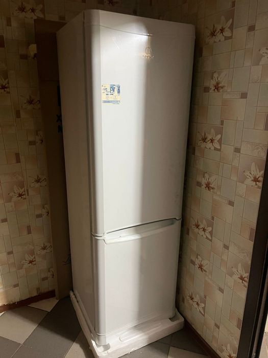 Холодильник Indesit б/у