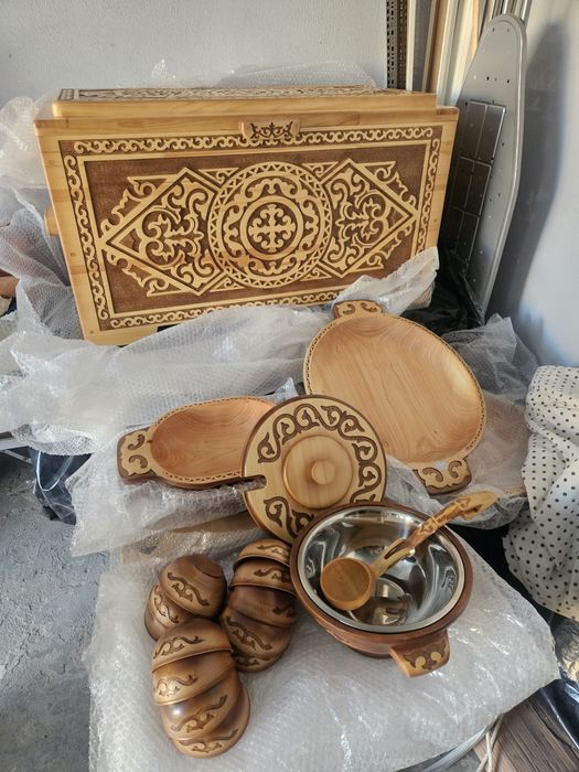 Сандық ыдысымен бірге