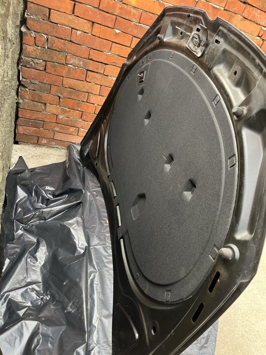 Преден капак за VW Passat B7 черен