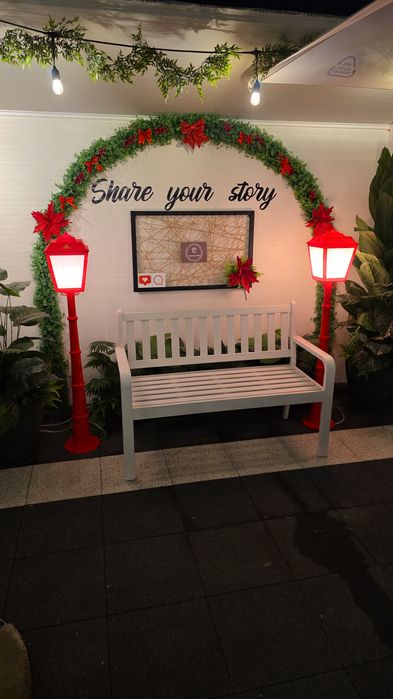 Vând stâlpi ornamentali de crăciun.