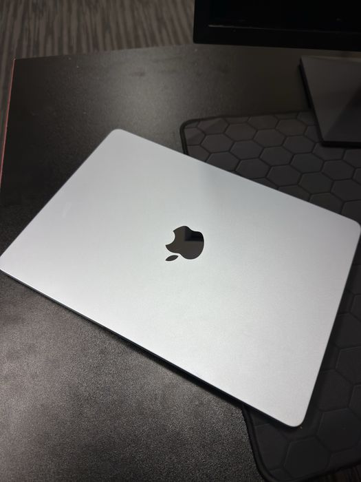 Macbook air M4 16ga 256 yangi 22sikl