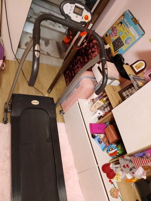 Електрическа сгъваема бягаща пътека ,в добър външен вид.