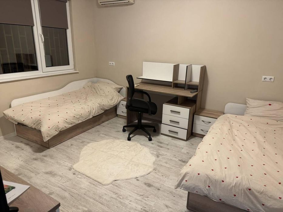 Дава се под наем Тристаен апартамент в Бургас, Възраждане - 70 кв.м за 765 € - Снимка #2