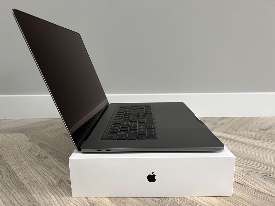 MacBook Pro 15-inch 2017, Touch Bar, i7, 16GB, 1TB SSD, Radeon Pro 560