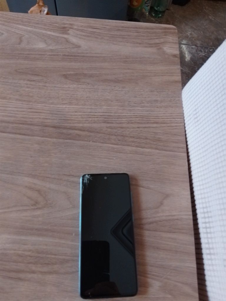 Samsung Galaxi A51 +четири калъфа,карта памет,зарядно-170лв.