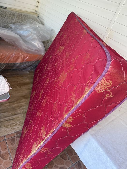 Продам матрас  б/у в хорошем состояние