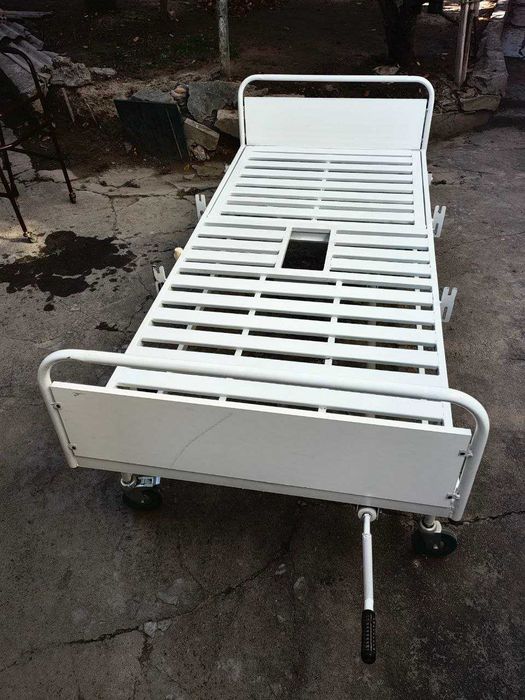 Медицинская кровать