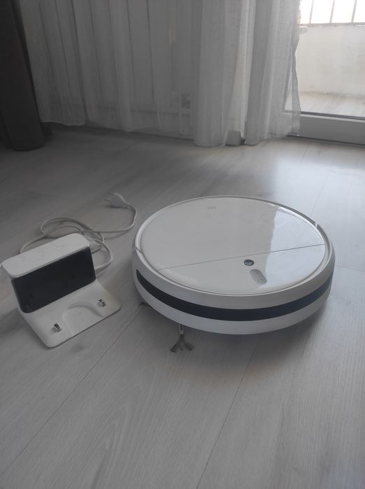 Продам Робот пылесос Mi
