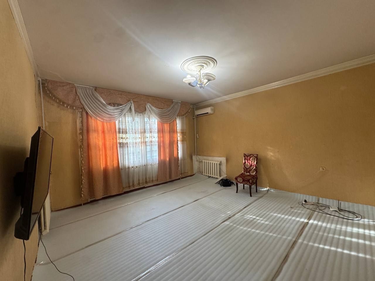 Юнусабад 11 квартал Хавас 2/2/9 (58²) продаётся квартира