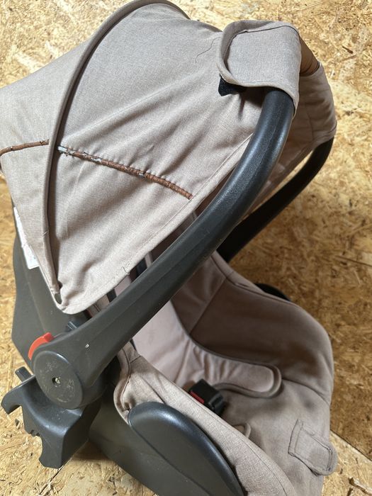 Vand carucior 3 in 1 stare buna cu mici defecte care se pot repara