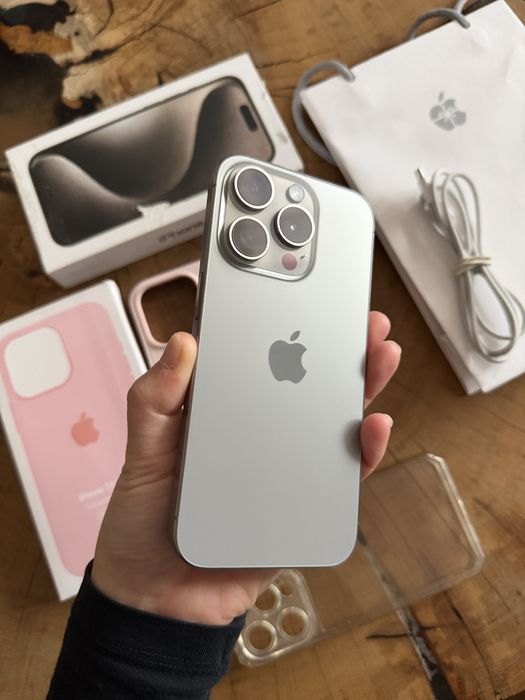 Iphone 15 Pro + 1 husa originala Apple
