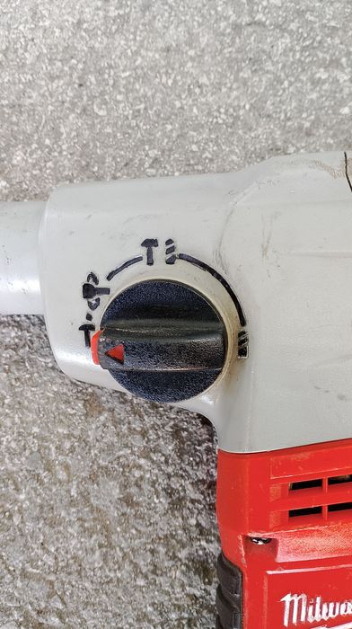 Акумулаторен перфоратор Milwaukee m18