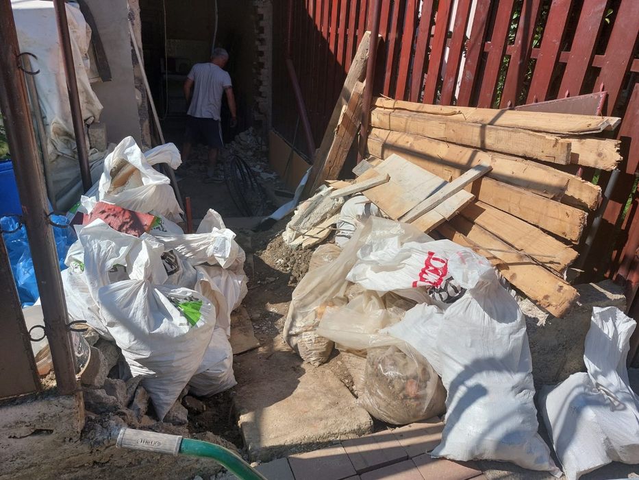Transport moloz Evacuare gunoi