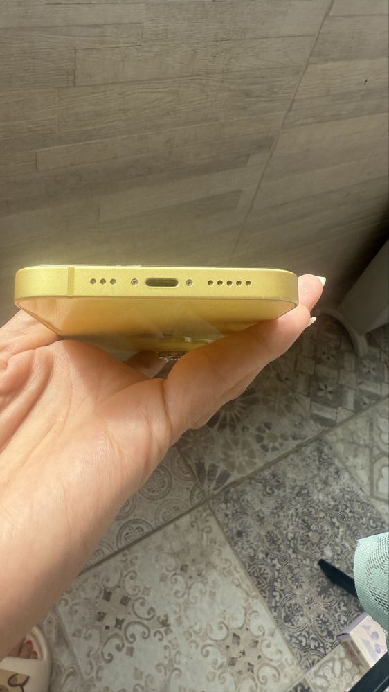 Iphone 14 yellow
