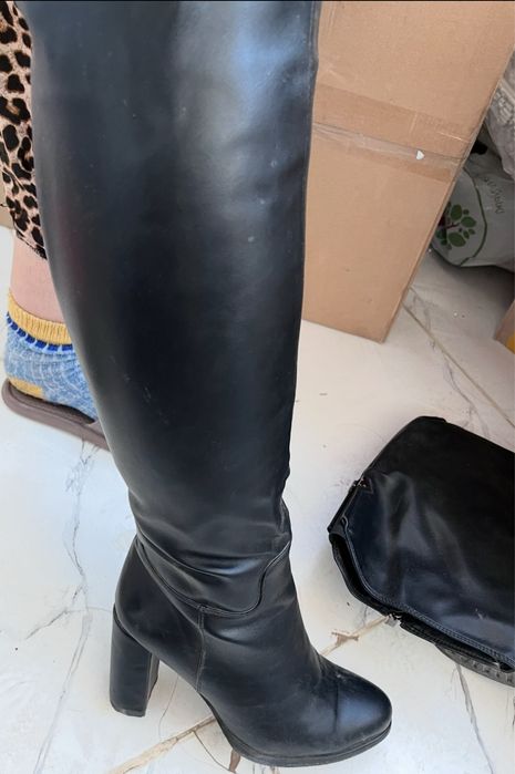 Етик сатылады ешжери жыртылмаган сырылмаган тек балконда шан болып тур