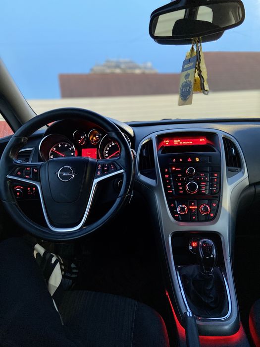 Opel astra j sportstourer 1.3 cdti