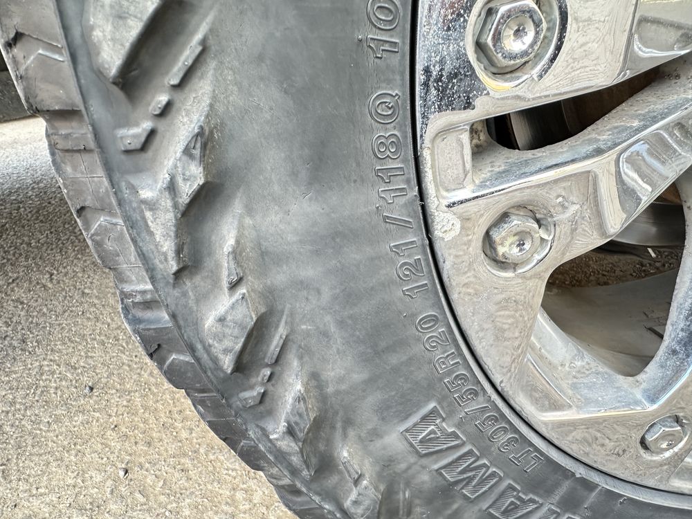 Шины летние Yokohama A/T 305/55/20