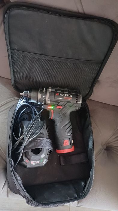 PARKSIDE 12V acumulator si încărcător nou