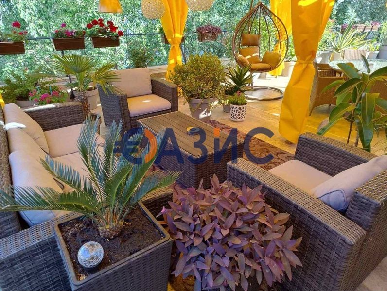 Мезонет с огромна тераса в затворен комплекс в Слънчев Бряг, България