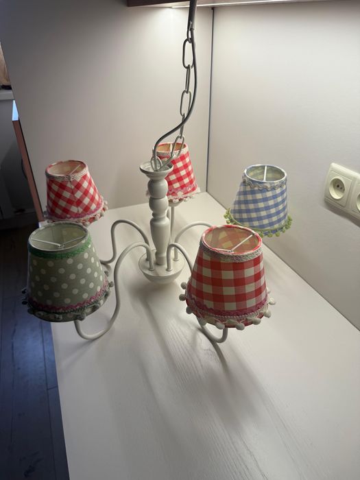 Продаеться люстра и бра в отличном состоянии