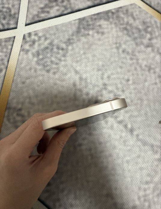 Айфон 13 идеал.